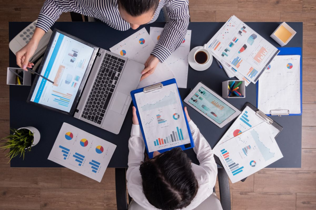 Mengapa Gen Z Harus Mulai Berpikir Soal Strategi Bisnis 2025 (Sebelum Terlambat)